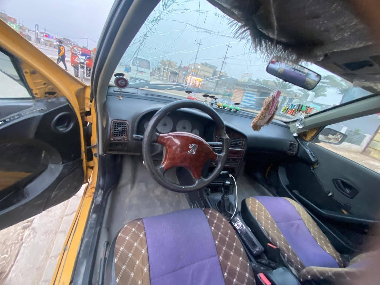 سلام عليكم بيجو بارص للبيع سيارة حلو بس لبنيد طاير موديل2013 سيارة عوزها نواقص بنيد جديد مشدود بيهة هسة غير لي بل صورة  سعر 30 و بيهة مجال مكاني بغداد مدينة الصدر حي طارق ***********
