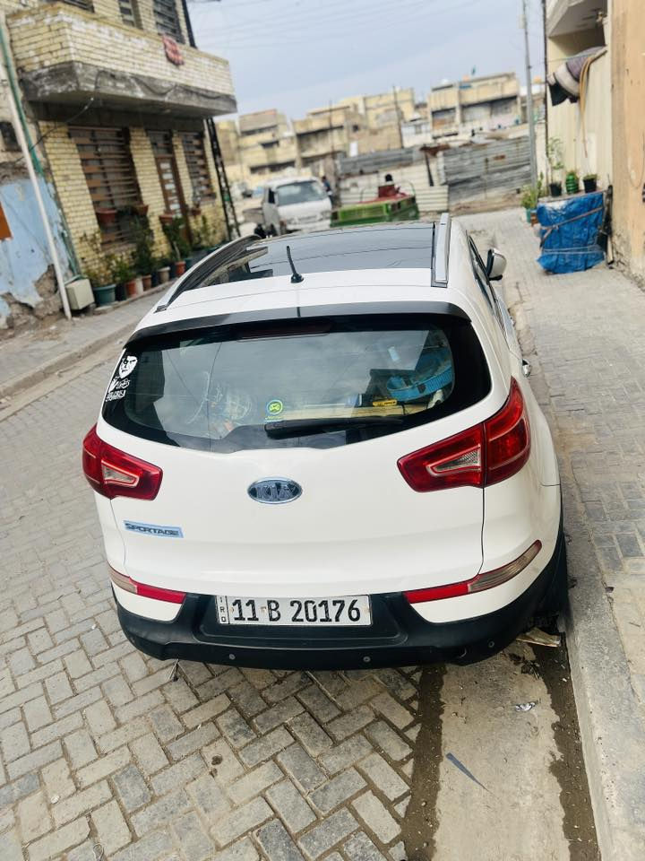 السلام عليكم كياسبورتج خليجي2011سياره حلوه
رقم بغداد بسمي سنويه حد 2029 يله تنتهي 
محرك وكير خير من الله 
صبغ جاملغ وبنيد موضح بلسونار
محرك  2000 دوش
تبريد ثلج منضومه جديده
كروز تحكم سرعه
مري شفط
شاشه كار بلي
منظومه زنون
تحكم ستيرن جهتين
حاكيه بلوتوث
مكان سياره بغداد السعر125 مجال بسيط اخوان للستفسار رقم صاحب سياره *********** وات ساب متواجد
