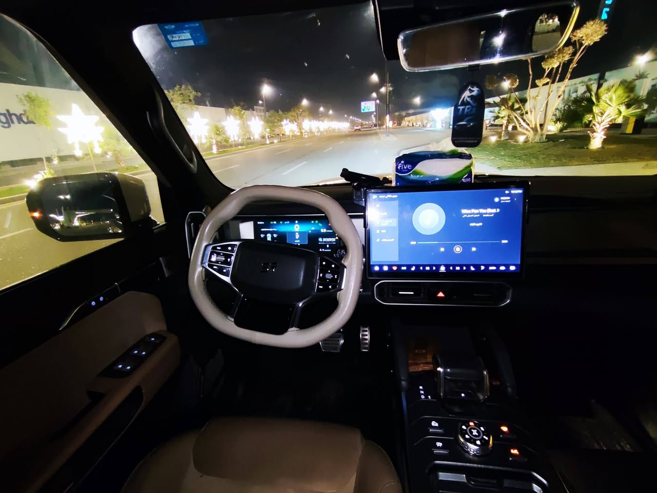 سلام عليكم  جيتور T2.    
2025   
ماشية 42 الف كلم 
السعر /36500 مليون  
هاتف /***********
مواصفات السيارة  المعروفة 
بيها رصعة ما تبين يمكن حتى بالسونر من اخذتها بيها 
الجامة الامامية بيها ضربات بسبب انها عدلة 
مكانها بغداد مجمع البدور طريق مطار بغداد
