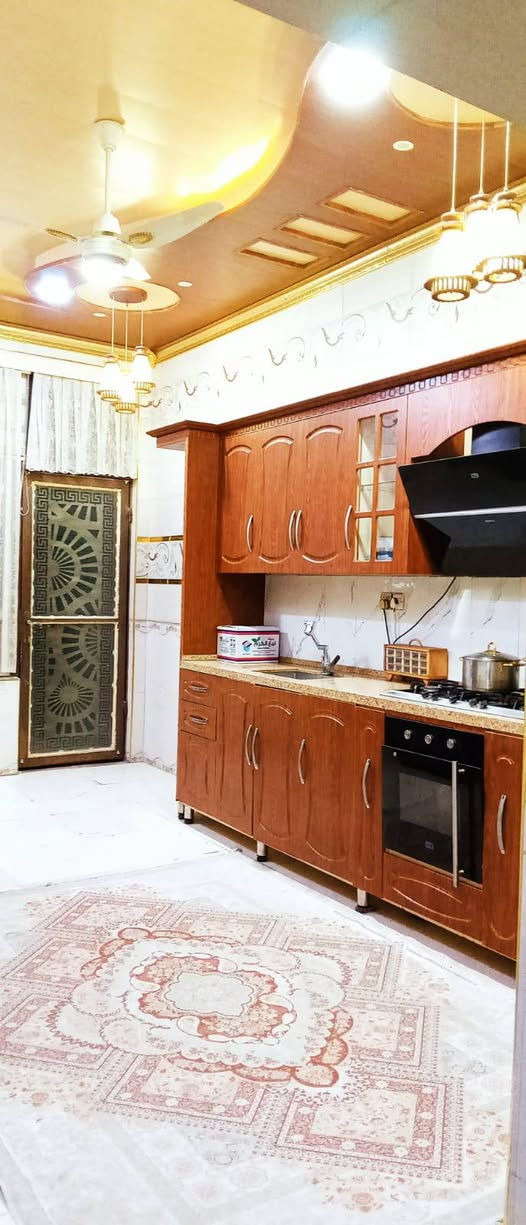 🏡  دار سكـن للبيـع
📍 الموقع: حي الجوادين – مقابل الضغط العالي قريب من شارع 30
📐 المساحة: 285 متر مربع
واجهة البيت 12.5
مواصفات الدار:  طابقين بناء حديث كونكريت مسلح سقوف جبس بورد وسقوف ثانوية 
أرضية الطابق الارضي مرمر والطابق الثاني بورسلين
 استقبال كبير 
7 غرف
مطبخ
3 صالات 
صحيات داخلية 4 وخارجية 1
كراج

📞 للاستفسار والتواصل يرجى الاتصال على الرقم: 
 ‏‪***********‬‏
***********

