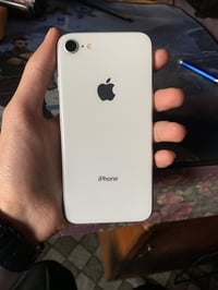 آيفون ٨ • ٦٤ • فول نضافة