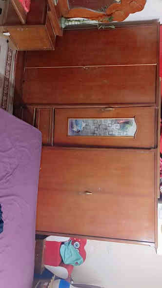 غرفه نوم تزكام عراقي للبيع سعره ٣٠٠ وبيه مجال قليل اشراي يتصل *********** مكاني الديوانيه شارع الوكفه
