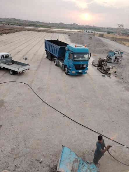 سلام عليكم للبيع نساف مايلر ٢٢ متر دنكرين دناكير مربع تخم تايرات جديد شرط بريك بونزات جديد شرط لا كلب ولا ميلان البودي رقم واحد جوه شغل هسع السعر ٨٨ وبيه مجال اتصل وتدلل *********** الشرقاط
