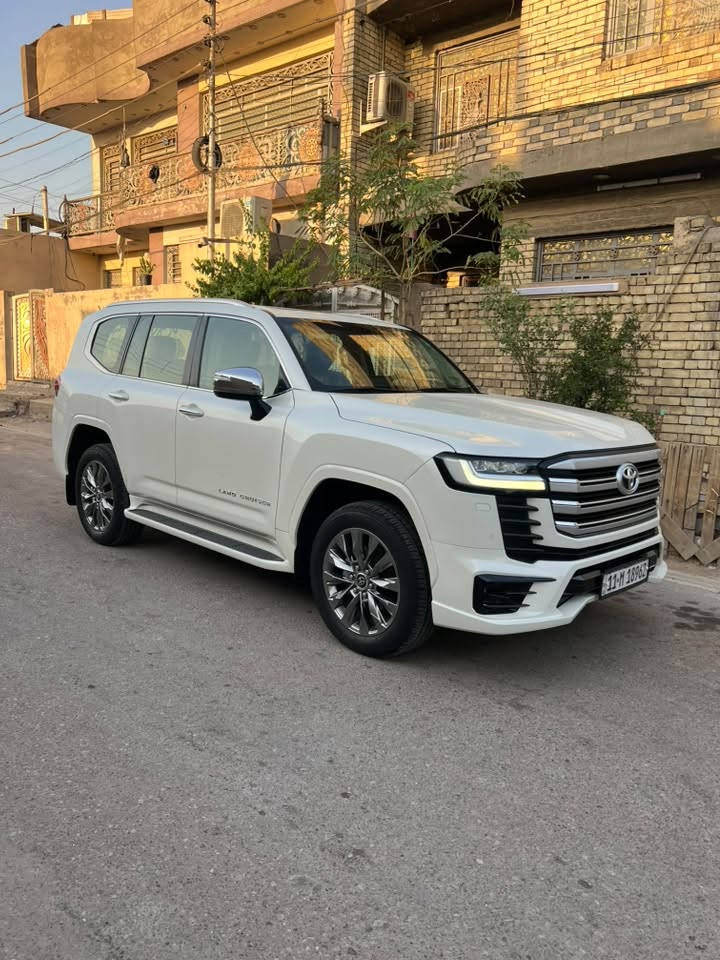 تويوتا لاندكروزر VX Limited 2023 وكالة ساز(SAS)
ضمان شركة ساز بحالة الوكالة مكفولة كفالة عامة
المحرك : V6 تنفس طبيعي 4000
ماشي : 34.000 KM
المواصفات : فول 1/1
مكانها : بغداد هـ ***********
السعر :  68.000 $ دولار
