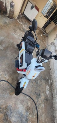 دراجة شحن • ٣٢ فولت • مدى ٤٠ كم