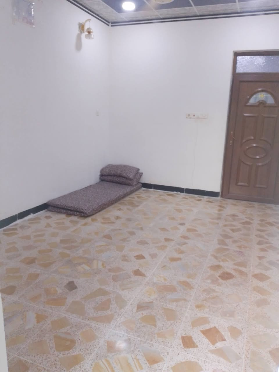 بيت للبيع  في حي الميثاق
106متر - طابقين غرفتين فوق +وغرفتين جوا + وهول+ وصحيات فوق وجوا + ومطبخ +وترك 

البيت نضيف وبناء جديد2025

السعر ١٥٠ وبي مجال

***********

