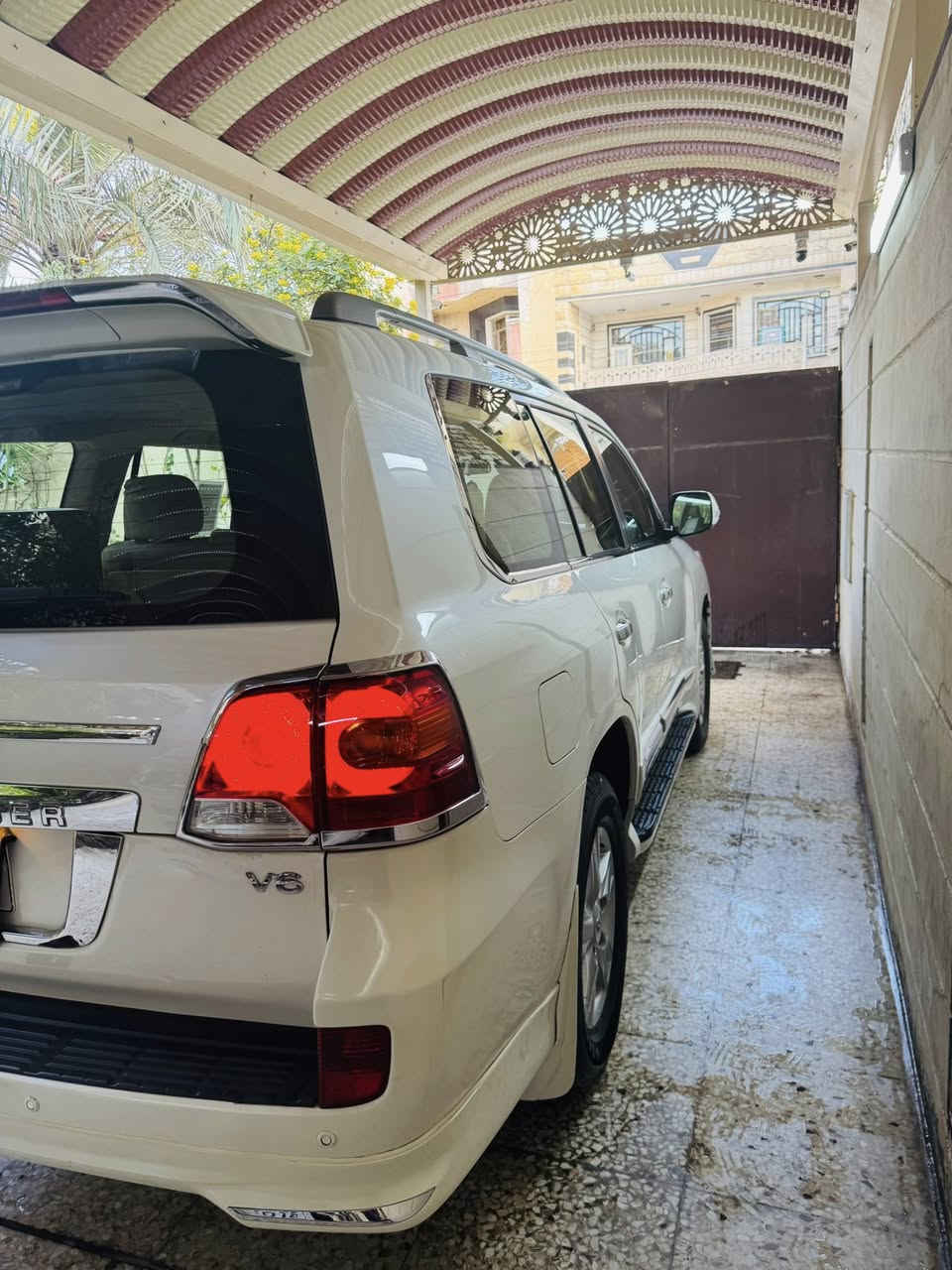 سلام عليكم ورحمه الله وبركاته
لاندكروز موديل 2013
للبيع فقط
المواصفات
فور ويل دفلوك
فتحه سقف
كامره بلاديه 
حساس امامي خلفي بلادي دكمه
ثلاجه

سبعه راكب ثلاث قطع تبريد
اناره تحت الدوسه بلادي
مري شفط والتحكم وعند الرجوع للبك للسفل
تخم تاير  جديد + باتري + صيانه كامله
السياره الف ماتصرف عليه
ملاحضه
(السياره مكفوله من الصبغ  ولاشخوط)
فقط بارد بيه
السعر 340$ وبيه مجال كلش قليل
حك الضيافه
مكانهه بغداد شارع فلسطين
***********
