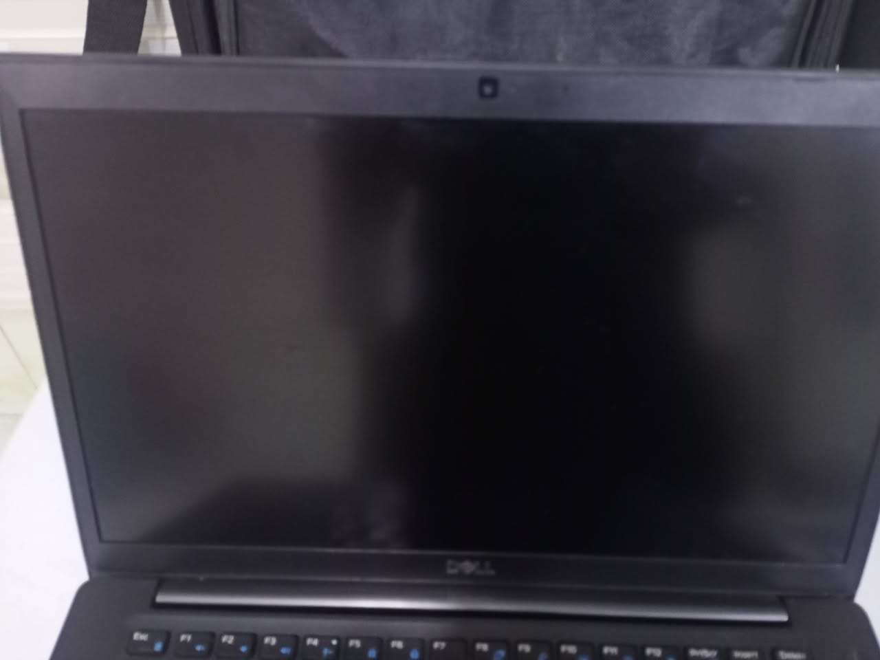 السلام عليكم ورحمه الله عندي حاسبه نوع dell latitude 7490  الحاسبه مستعمله استعمال قليل مواصفاته 
Intel core i7 8th gen 
Intel uhd 620 graphics
1920x1080شاشه حجم 14.0 انج 
شاحنه 65 watt 
رام 8gb  ddr4 
وياه جنطه وشاحنته الاصليه وماوس 
بس الابتوب بدون ssd يعني بس تركب عليه ssd وتشتغل طبيعي  

السعر 190 الف 
بس ماعندي توصيل يعني تجي تفحصه وتشوفه وتاخذه عنواني بصره قرنه بني منصور مزرعه جامع اهل البيت جهه المدارس قرب حسينيه قمر بني هاشم 
رقمي :***********
