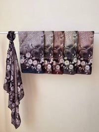 حجاب لارسا نسائي الاصلي قماشه شتوي صيفي الطول متر و٢٠ قطعتين بخمسه يتو...