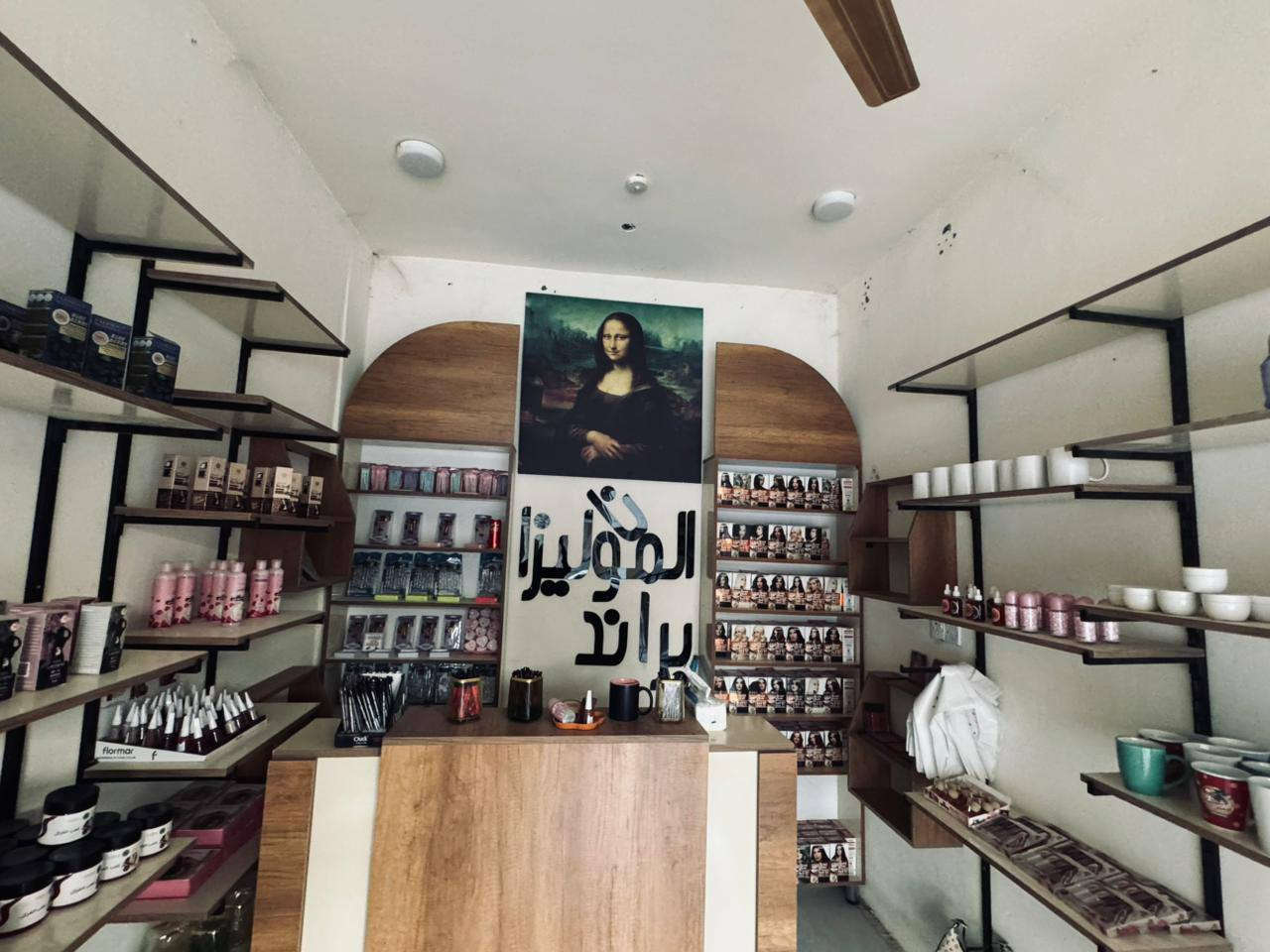 السلام عليكم كوزمتك للبيع غراض كامل ديكور 
مكان بابل نادر شارع الشوايه قرب مطعم خالد 
***********
