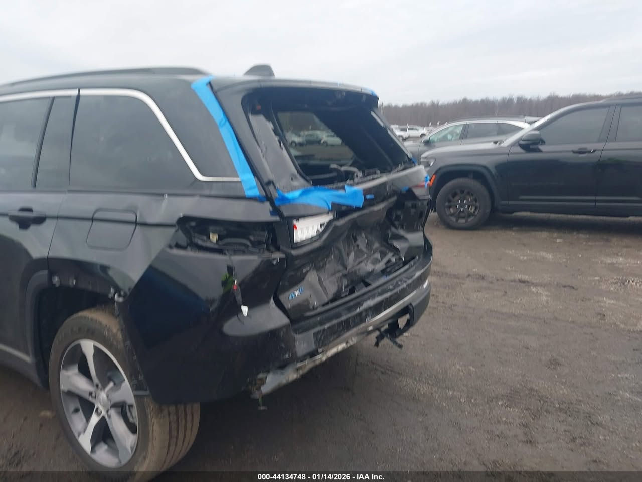 🚨 تنويه مهم
هذه السيارة معروضة في المزاد الأمريكي 🇺🇸
والمزايدة والشراء تتم عن طريق مكتب الباخرة للمزادات 🇮🇶

───────────────
🚗 (هايبرد) نوع السيارة:2024 JEEP GRAND CHEROKEE 4XE
📅 تاريخ المزاد:الاثنين 09-03-2026
💰 السعر: يتحدد داخل المزاد
📊 الممشى:14170 ميل فعلي
🛠️ المحرك: 4 سلندر / 2 لتر
───────────────

🔥 مجاناً مجاناً مجاناً
📄 تقرير كارفاكس مجاني بدون أي مقابل
───────────────

🚗 سحب السيارة خلال 24 ساعة من وقت التسديد
💸 حسابات مخفّضة وعمولات أقل من السوق
───────────────

🚢 الشحن متوفر من:
🇺🇸 🇨🇦 جميع الولايات الأمريكية والكندية
➡️ شحن مباشر إلى العراق
➡️ العقبة – جبل علي – ميرسين
───────────────

🛃 تخليص كمركي كامل من ميناء أم قصر
🏔️ تخليص كمركي إلى إقليم كردستان
🇯🇴 شحن مباشر إلى عمّان (العقبة)
🇹🇷 شحن إلى ميناء ميرسين – تركيا
───────────────

🏢 فروع الشركة:
📍 الفرع الأول: بغداد – السيدية – الإعلام
📍 الفرع الثاني: الإمارات العربية المتحدة – الشارقة – الصناعية 4
───────────────

👥 مجموعة البيع والشراء:
https://www.facebook.com/share/g/17pXXBgeeU/?mibextid=wwXIfr

───────────────

🎵 TikTok:
https://www.tiktok.com/@al_bakhera?t=8qGOLioZlVE&_r=1

───────────────

📞 للاستفسار والتواصل:
+9647739115599


**إذا كنت صاحب هذا الإعلان وتريد حذفه لأي سبب، رجاءا أرسل رسالة إلى الدعم الفني**