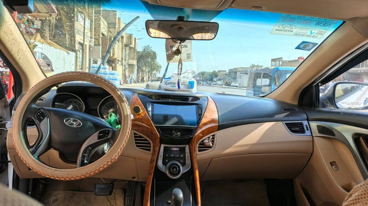 السلام عليكم سياره النترا 2013 خليجي 1800 فول  مواصفات عدا البصمه فتحه حساس كاميرا ويل كب سياره خير من الله مثل ما متوضحه بالصوره الكشر مالتها حاليا مزلغ واضح عندكم بالصوره الجاملغ الي بصف السايق بي دعكه ومصلح بارد رقم انكليزي باسمي سياره موجوده ببغداد الرقم *********** السعر 88 وبيها مجال
