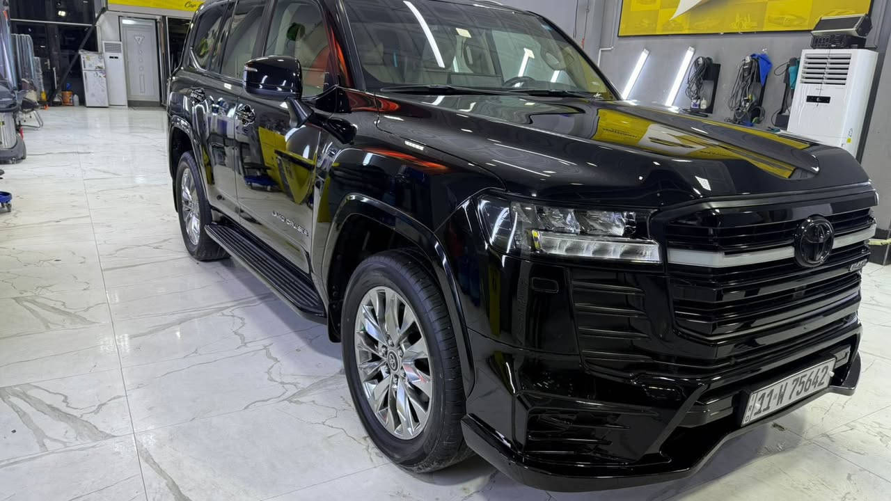 السلام وعليكم لاندكروز ساز بلاك موديل 2024 كفالة عامة ماشية 53000باسمي مكان شارع فلسطين او زيونة السعر 68000 الف دولار الاتصال ***********
