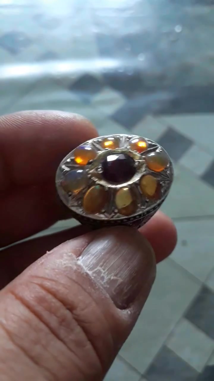اوبال سترالي ناري 

خشن بل نص ياقوته حمره افريقيه وتطعيم ياقوت اصلي الجوانب


**إذا كنت صاحب هذا الإعلان وتريد حذفه لأي سبب، رجاءا أرسل رسالة إلى الدعم الفني**