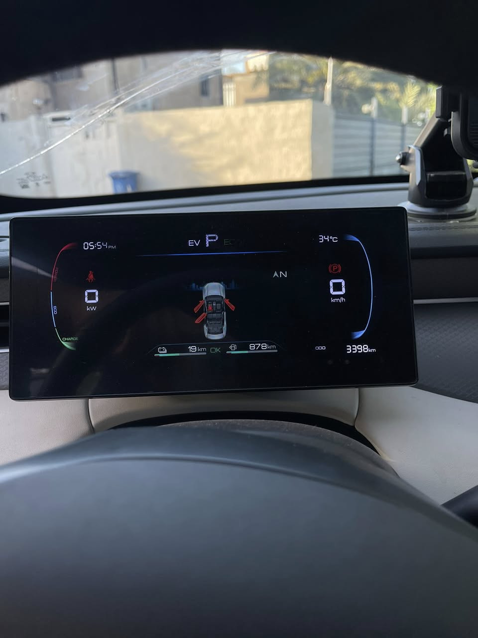 السلام عليكم
Byd qin plus 2025
 ماشية 3000 كيلو توتال 
مواصفات عادية تفويلة تمشي 2100 كيلو 
السيارة عليهة عازل حراري درجة اولى وسكوبات وقبضات
السيارة جديدة ومكفولة كفالة عامة
للمراوس فقط بكورلا هايبرد 2025 شكل امريكي 
مكاني بغداد حي تونس
***********
