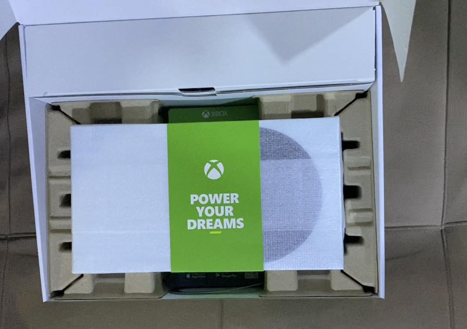 السلام عليكم 
اكس بوكس سيريس اس 
ذاكره 512 
نظافه 99‎%‎ بدون اي خلل وما داخل تصليح 
توصيل عندي اذا تريد 
مكاني بابل
سعره 320 وبي مجال بسيط 
خاص موجود 
للاتصال ***********
