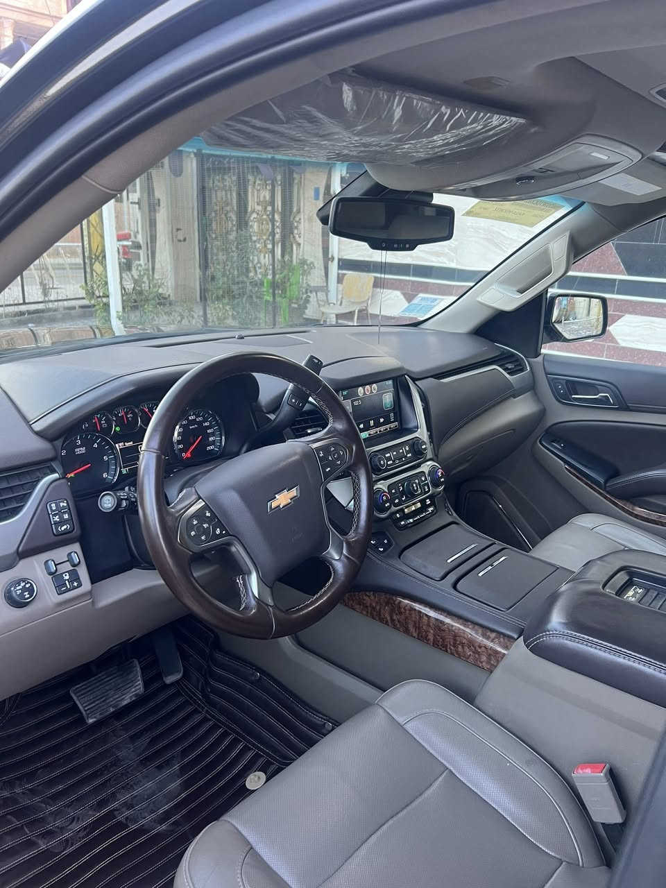 السلام عليكم شفرليت تاهو موديل 2015
فول موصفات LTZ واحد ع واحد 
كفاله عامه ضربه وصبغ وتبديل 
رقم أربيل الجديد 
محرك 5300 شرط ما مفتوح 
العنوان البصره 
السعر 365
رقم الموبايل ***********
