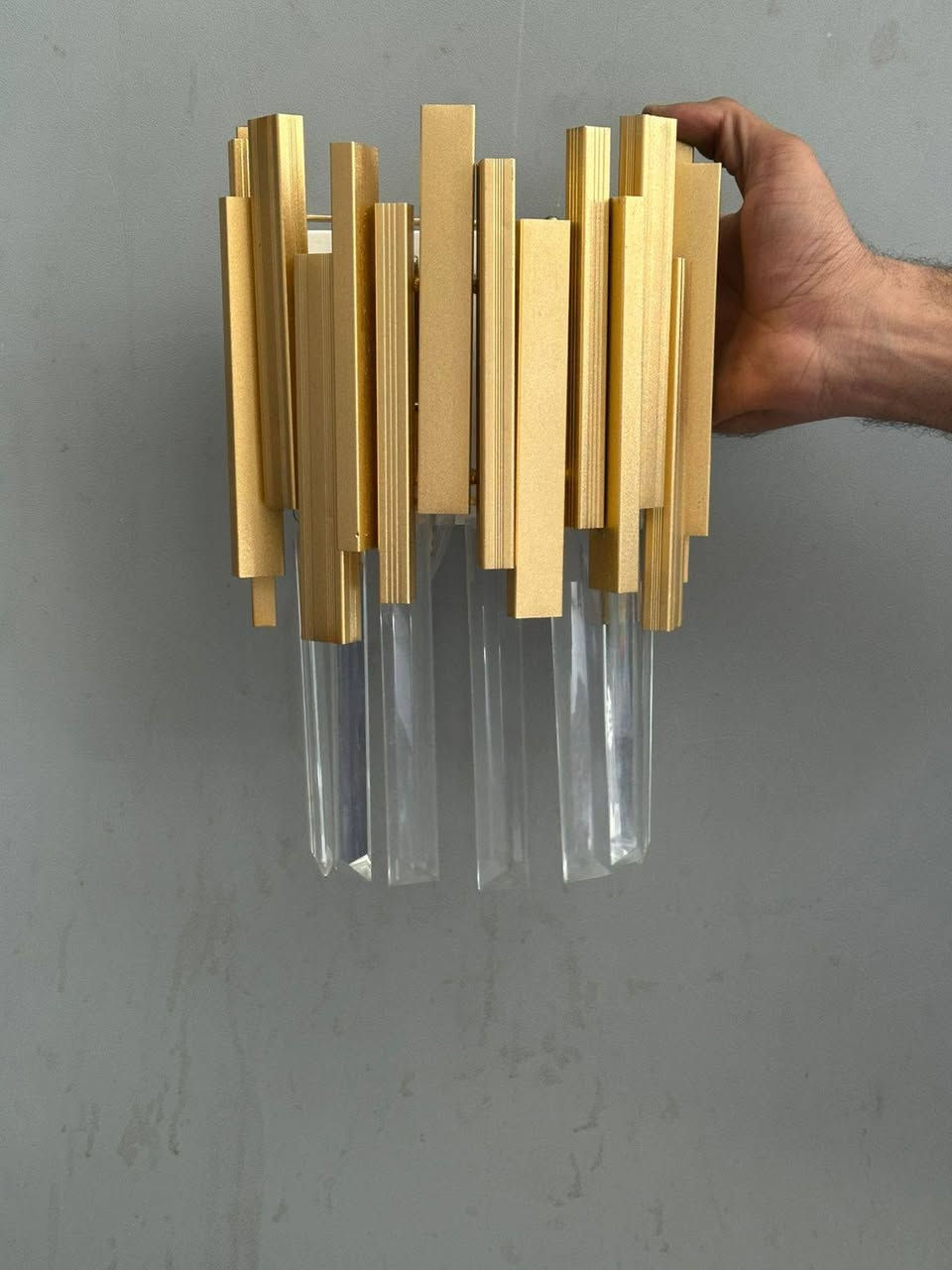 براكيت عدد 4 ذهبي 
براكيت عدد 2 سلفر 
ثريه كبيره عدد 2
السعر 225
مستخدم شي قليل مكاني بغداد شارع المغرب 
***********
