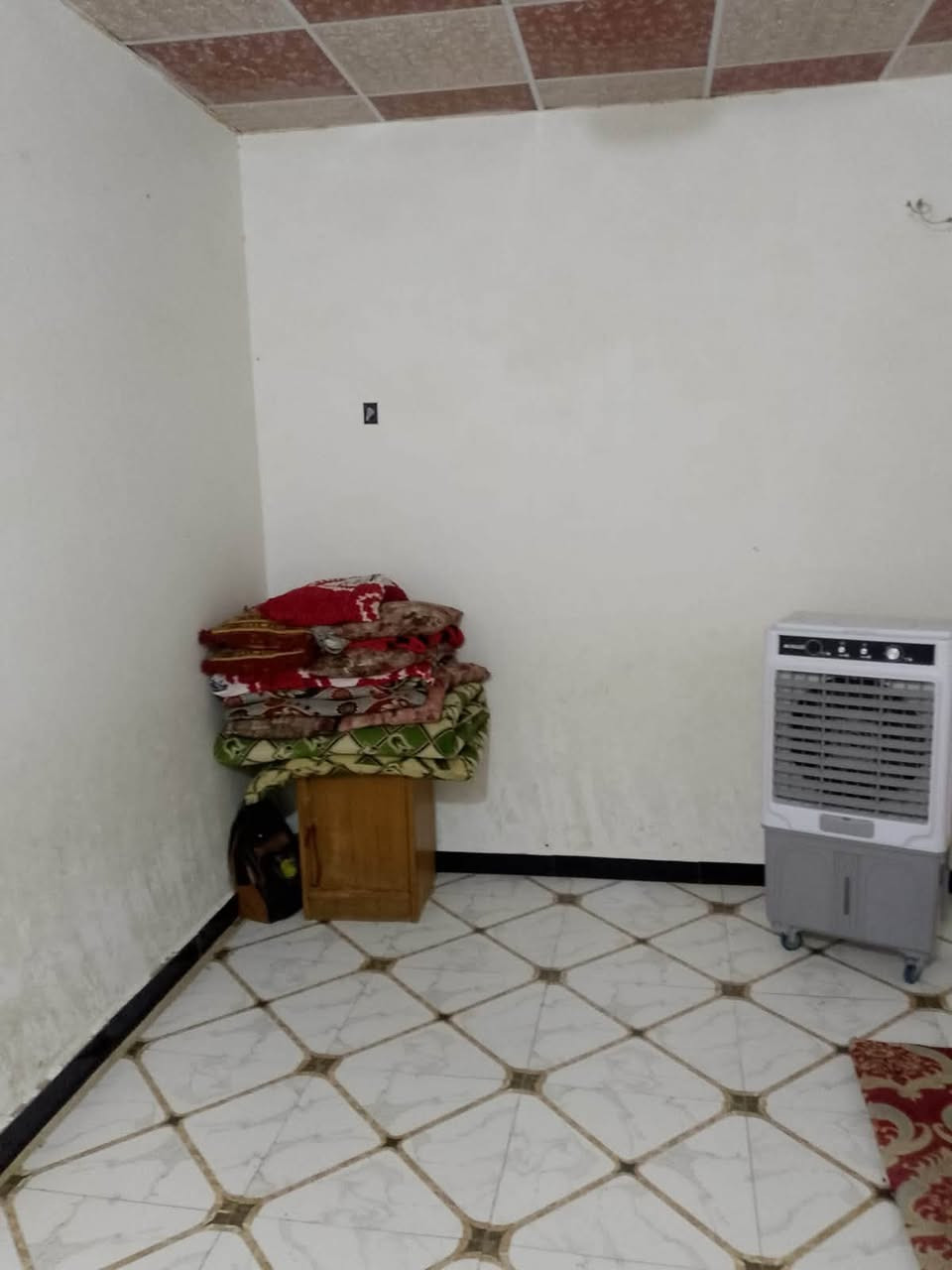 السلام عليكم دار ٥٠ متر للنداء رهينه رهينه رهينه 

قريب مجمع سلام شارع جامعه الكفيل
طابقين غرفه فوكً وغرفه جوه  سعر الرهن ١٧ قابل لتفاوض 
الوسيط عقاري مصطفئ الفحام *********** 
علمآ واتساب قليل افتح
