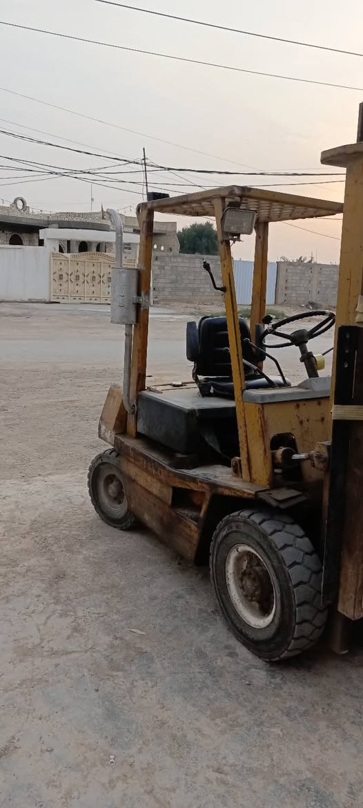 السلام عليكم
تويوتا 2 طن 
حركتين 
كاز _اوتوماتيك
جاهزة للعمل
40$
***********
