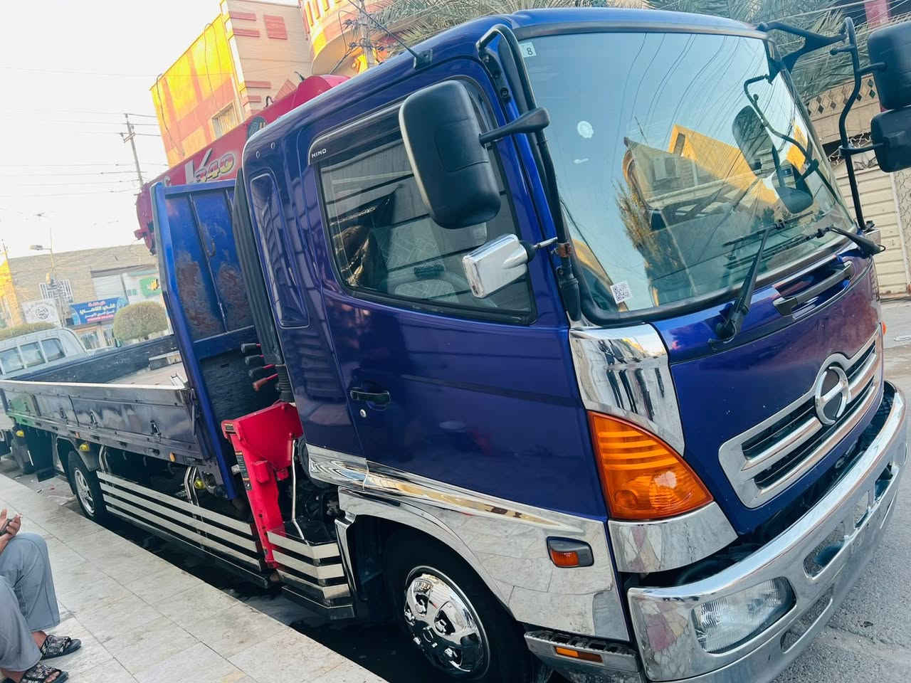 السلام عليكم هينو شيطان كرين دخول جديد محرك خمسه سلندر سوبر السياره جديده ومكفوله كفاله عامه  كرين عليها يونك سلايتين وطولها 6 وربع بلادي والشاصي مكفول حتى من الصبغ 
***********
***********
