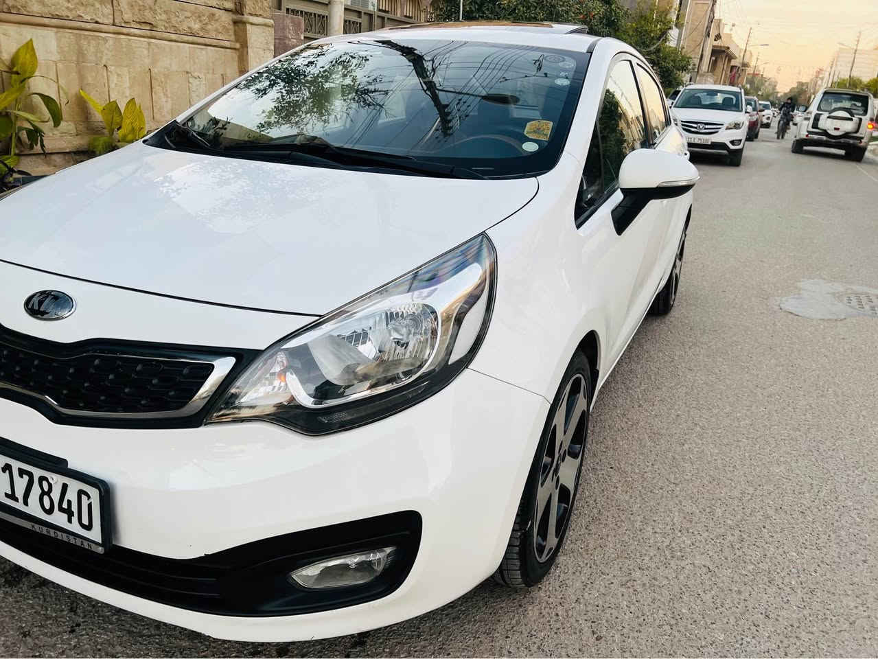 السلام عليكم 
كيا ريو موديل 2014 خليجي 
فول واحد ع واحد 
فتحه 
مري شفط
صبغ فقط كرت بلجاملغ السكن 
مكينه وكير شرط ما مفتوح 
تحكمات ستيرن كامل 
مكينه 1600 
تخم تاير جديد 
ماشيه 58 حقيقي شرط الفحص 
السعر 104 بيه مجال قليل 
الشراي يتصل *********** 
عنوان بغداد غزاليه بغداد, العراق
