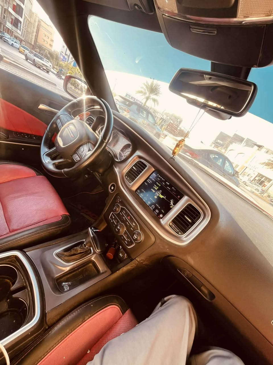 السلام عليكم ورحمة الله وبركاته رمضان كريم
جارجر ارتي موديل2021 رقم بغداد انكليزي
لون احمر طماطي بسمي تحويل ثاني يوم 
اخوان السياره بيه جاملغ خلفي وقبق الصندوك فقط بدون دواخل وباقي السياره كله كفاله السياره جاهزه من كلشي حداديه كير مكينه كله جديده السباره احلى من الصور ومتعوب عليه ماشيه 80 الف ميل وقابله للزياده و السونار موجود  بالصور 
اني عارضه 220 وبيه مجال بسيط 
مكان السياره كربلاء الحسينيه 
للاتصال ***********
