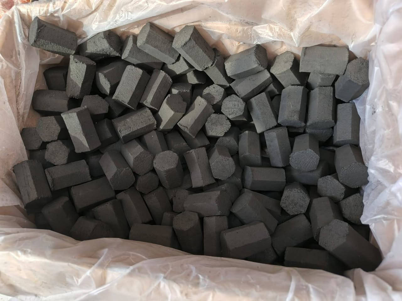 فحم ايراني ممتاز 8 كيلو سعر 18 الف توصيل لجميع المحافظات العراق للحجز واتساب  ***********
