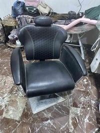 كرسي • ميز • أثاث