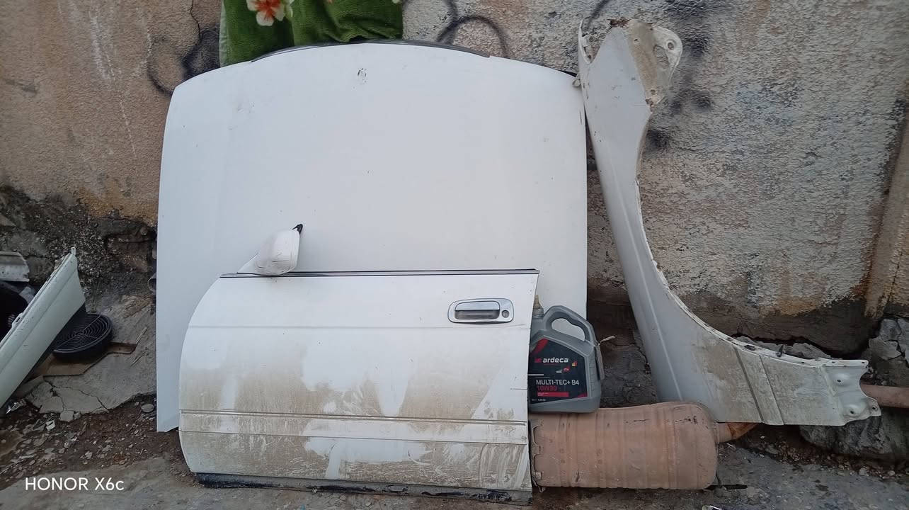 للبيع باب السايق وبنيد بطه جدد السعر ١٢٥ الف قفل باب كامل بدون بطانه مكاني بغداد ***********
