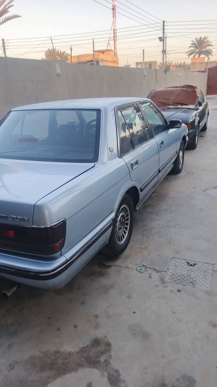 السلام عليكم سوبر موديل ٨٨ رقم بغداد دولي محرك نضيف كير اوتماتيك يسره بلاد مابيها صبغ فقط الدعاميات تبريد شغال السعر ٧٥ مكانها بغداد *********** أو ***********
