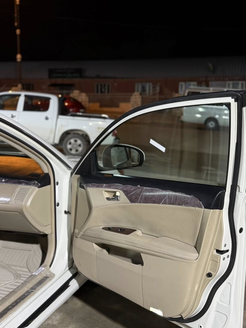 Avalon 2012

نەرمەلۆن ٢٠١٢
گێرومەکينە بەشەرت سەوتی دييجتل نيە 
کەنەديە  ناو خورفە ١٠٠/١٠٠جوانە 
١پارچەو نيو سبوخە بەس پەمپ داعم ولێدراوی نيە 
تەقەورەقەی نيە بۆ مەسرەف مەگەری يەک سەنت مەسرەفی نيە ***********
١٢٥ مەجالی زۆر زۆر کەم
