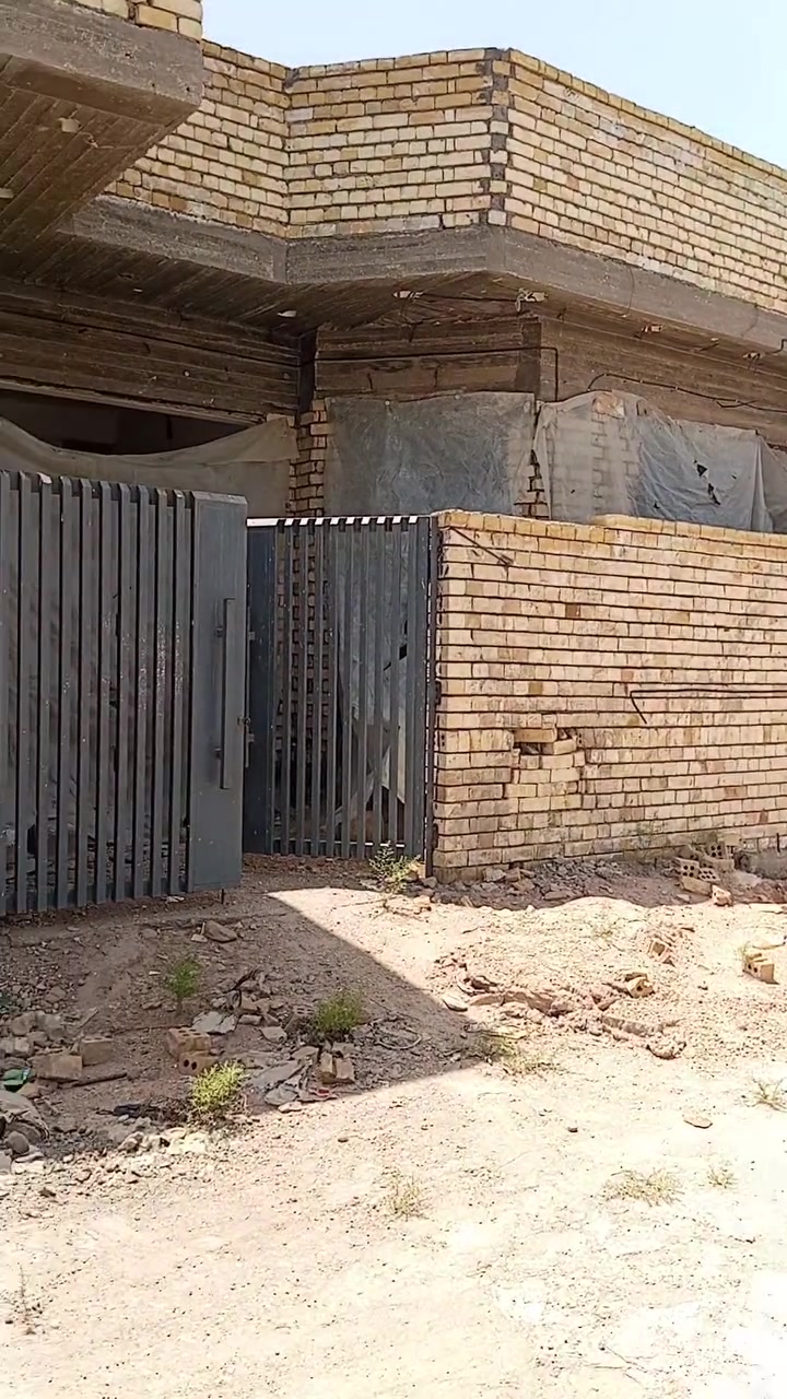 : منزل في البو عيثه مجمع الحليم شارع 14 قيد الانشاء يتكون من طابق واحد وبيتونه كبيره يحتوي على باب صاله وباب مطبخ بارد وغرفتين نوم كبير وحمامين ومطبخ حار باقي للتكمله واجهه مع كاشي مع شبابيك و ابواب والمصابيح والصحيات رجاء فقط الي عده إمكانية شراء يتصل مساحته 200 واجهه 12ونص نزال 16 مبني 190  متر سعره 210 وبي مجال بسيط


**إذا كنت صاحب هذا الإعلان وتريد حذفه لأي سبب، رجاءا أرسل رسالة إلى الدعم الفني**