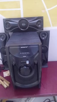 ام بي 3 سماعات مضخم اخو جديد سعره 60 بي مجال 07860995632