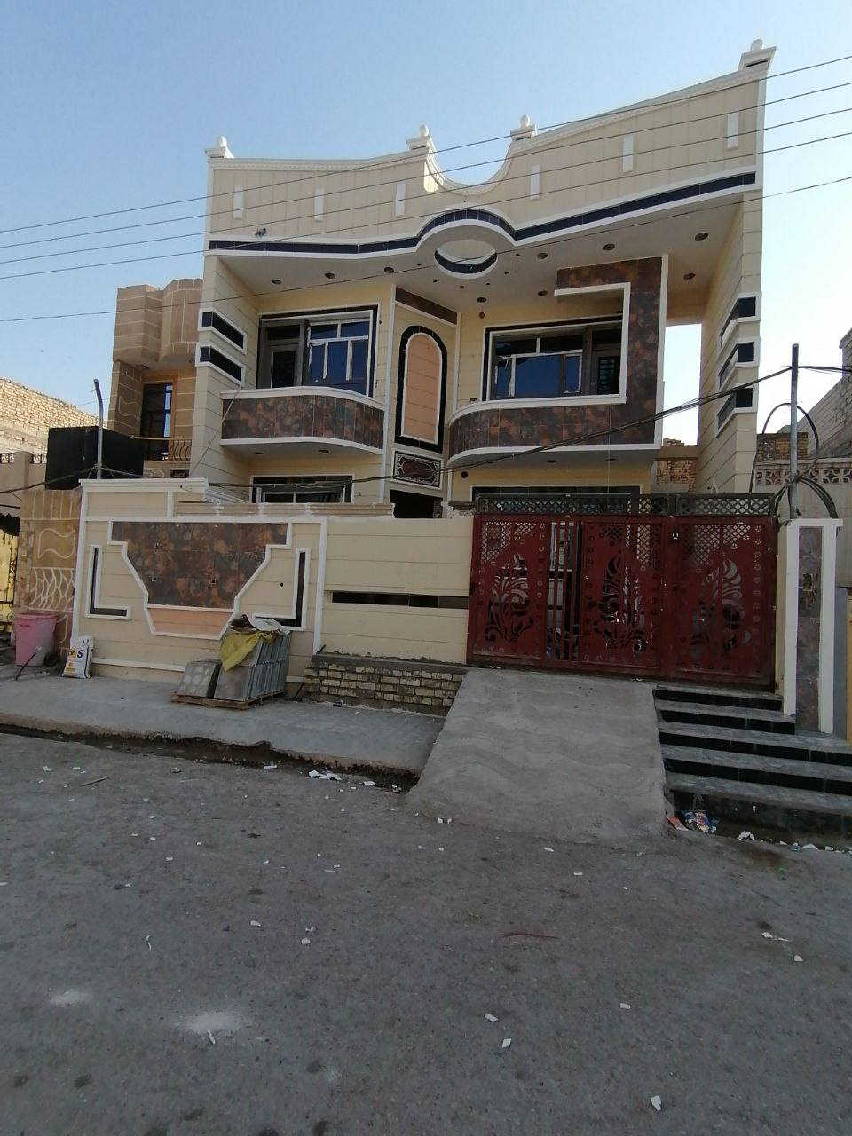 بيت للبيع مساحة 200 متر مربع يتكون من طابقين، الطابق الأول يحتوي على غرفة نوم واستقبال وصالة ومطبخ حراري ومطبخ عادي وحمام، والطابق الثاني يحتوي على ثلاث غرف نوم وحمام. يقع البيت في بعقوبة – تحرير ومناسب للسكن العائلي، مساحته واسعة وتصميمه عملي وقريب من جميع الخدمات.
للاستفسار يرجى التواصل على الخاص أو الاتصال على الرقم: (***********)
