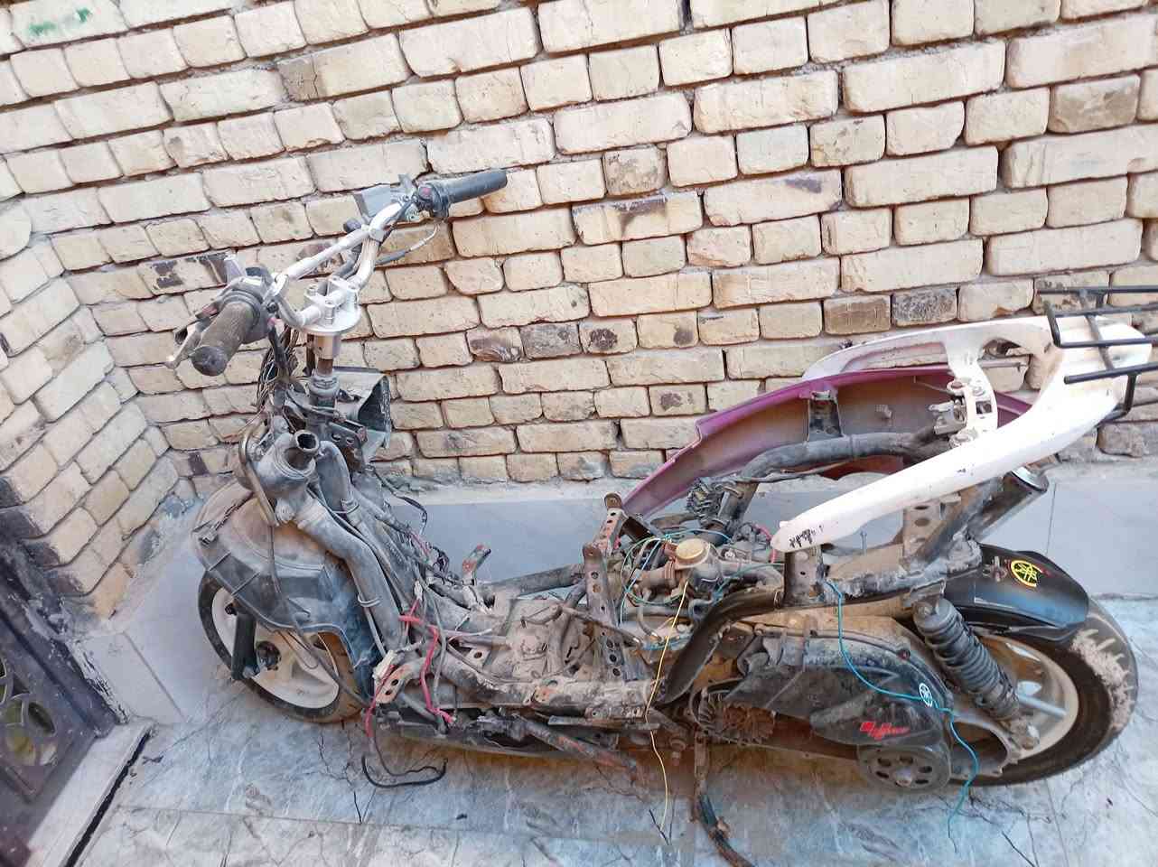 السلام عليكم دراجه للبيع كوم حديد بس تشتغل عوزها غراض وكفراتها موجوده موقع ناصريه مركز تواصل ***********
