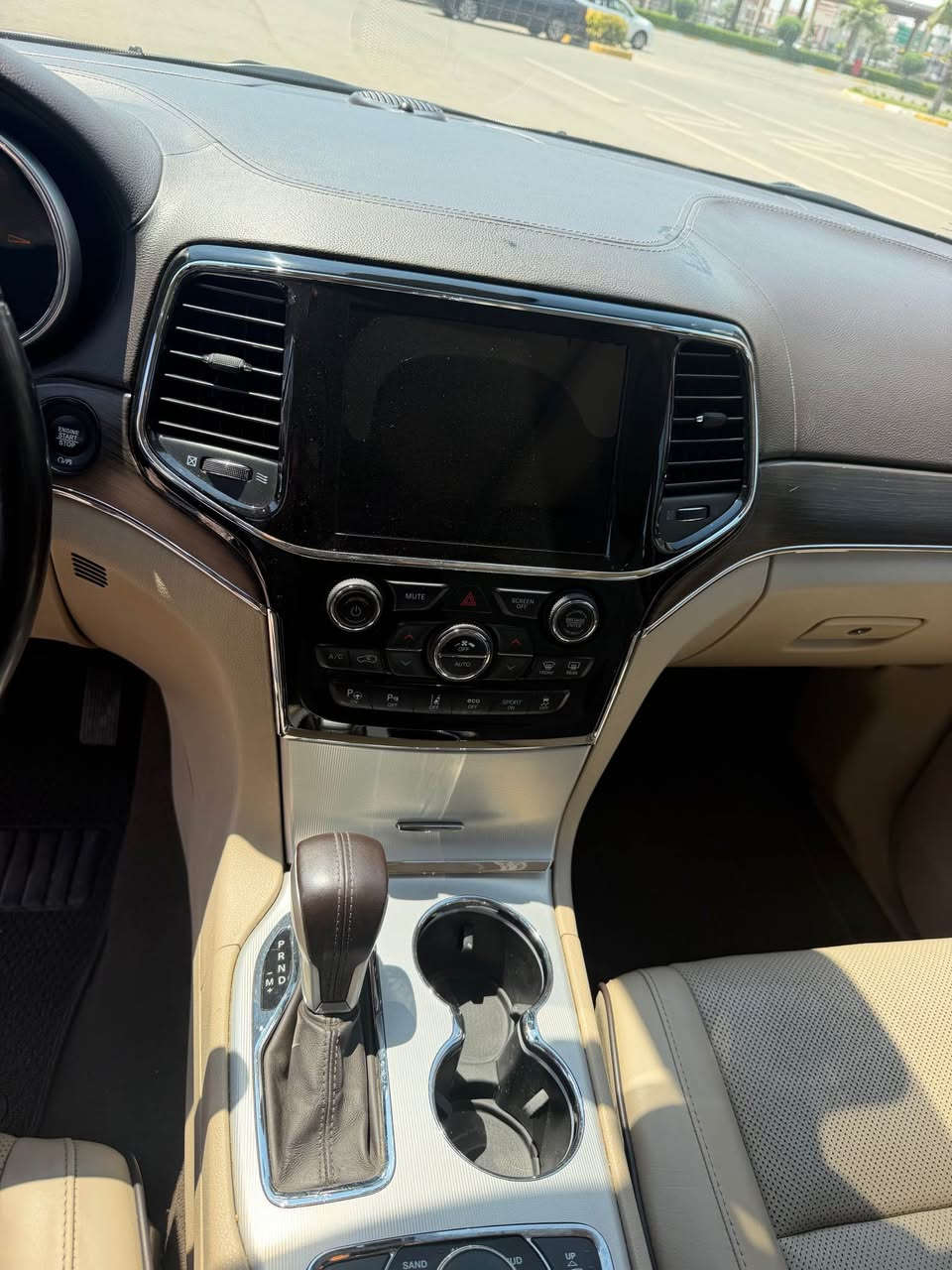 ملكة  سيارات 🔥

سعر كلش مناسب 👌

جيب مواصفات سوميت 
اعلا اعلا فيه بل جيب 
كشنات هيتر تبريد خزن 
سياره جك يسعد و ينزل 
رادار كبير. فتل حساس 
بعد مواصفان معروفه 
مكفوله كفاله عامه من كلشي  
كير محر شرط جديد جديد 
محرك ٥.٧. ٨ سلندر 
ماشيه حقيقي ٨١ الف كيلومتر 
سياره خليجيه يد واحد شركة هارلم 
رقم سنوي جديد بسمي 
مكان دهوك 
*********** 
واتساب موجود
سعر ٣١٨$ مجال قليل دهوك, العراق
