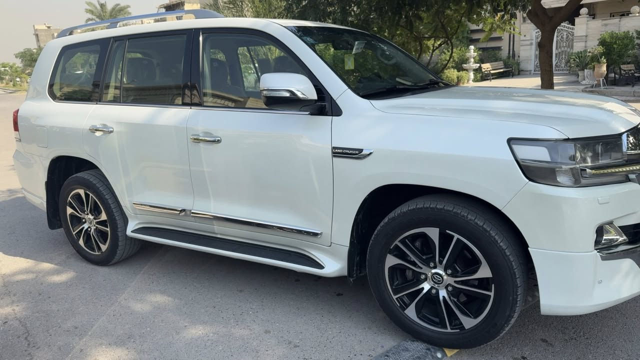 مرحبا اخوان لاندكروز موديل ٢٠٢١ رقم بغداد ماشية 95 الف قابل للزيادة رقم بغداد الدولي هزة جديدة كفاله عامة عدى طلقة بل بنيد مانافذه مسويه وممبينه سيارة ب اسمي رجئا اقرة المنشور وشوف السونر واتصل للستفسار عن السعر المراسلة على رقم الهاتف *********** واتسب موجود
