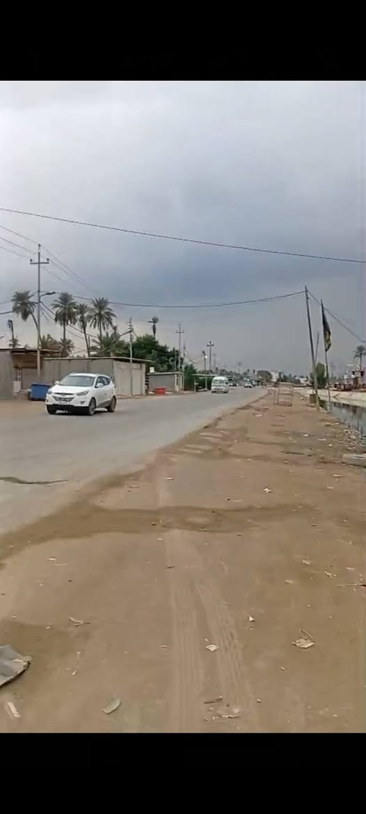 شركه للبيع في كربلاء 
المساحه الف و 500 متر
تصلح الشركه لبناء مصنع ك معرض للسيارات أو معرض لبيع الحديد أو معرض لاي استثمارات أخرى لموقعها 
تحتوي على مخازن خلف مكاتب الشركه
في موقع مميز تبعد عن الامام الحسين مسافه قريبه 
واجهة الشركه 35 متر 
على الشارع الرئيسي المبلط 
تحتوي الشركه على مخازن خلفيه وعلى غرف نوم استقبال + غرف مكاتب وصالات عرض 
طابو 25 
السعر 168 مليون وبيه مجال قليل
تباع الشركه مع مكاتبها ومخازنها و الأرض مؤجره من صاحبها لمدة 15 سنه ويجدد العقد للمشتري
الايجار السنوي 7 ملايين ونص
علماً أن موقع المعرض + المخازن الخلفيه يقع على الشارع المبلط المتجهه للامام الحسين
فرصه استثماريه 

للاستفسار الاتصال على الرقمين 
***********
*********** كربلاء, العراق
