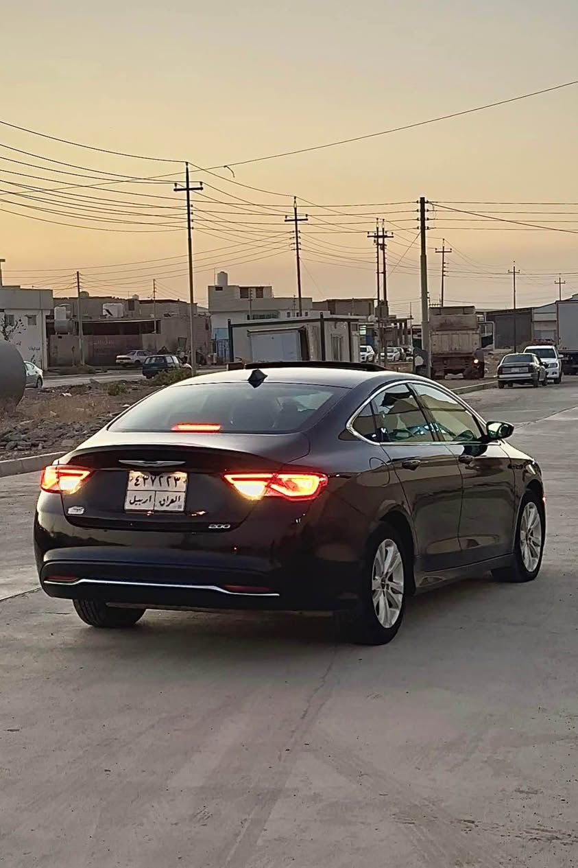 C 200 كرايسلر 
سياره نضيفه لوك فول فول  موصفات 
سياره بيها فقط جملغ امامي  بس رش بدون حادث
سياره عليها غرامه ٤ ورقات  ينزل من سعر 
تحويل و غرامات بشرط  كلشي بشرط 
سعر سياره (( ١٠٥ )) ورقه 
مكان سياره  قضاء برده رش
تلفون. *********** واتساب اكر, نينوى
