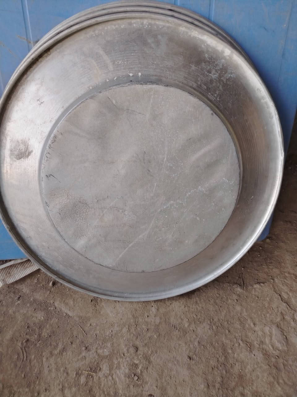 صواني للبيع القياس ٦٠ جديد مامستعمل المكان بابل العدد ٦٠ ابيع شلع ***********
