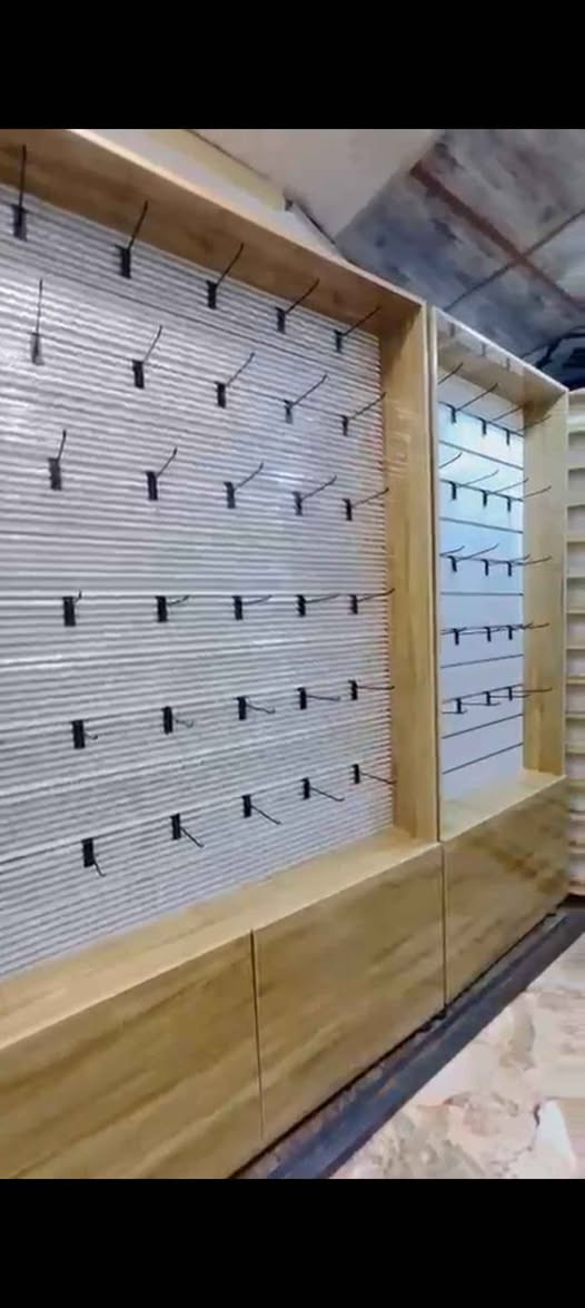 إعلان بيع فاترينات محل إكسسوارات ✨

🔹 للبيع فاترينات عرض فخمة بحالة ممتازة جداً استخدام اقل الشهر 
🔹 العدد: 10 قطع +ميز وسط المحل يوضع 

📏 التفاصيل:
 3 فاترينات عرضها: 1.5 متر الي بيهم سكة حديد 

 7 فاترينات عرضها: 1 متر وارتفاع 2 متر

💡 المواصفات:
 • إنارة داخلية مخفية تعطي شكل جذاب للبضاعة
 • مخزن داخلي (مساحة تخزين عملية)
 • سكة حديد (مناسبة للتعليق والعرض)

🎯 مناسبة لمحلات:إكسسوارات – هدايا – ساعات – نظارات - اكسسوارات هواتف 

💰 السعر: 3 مليون او بيهن مجال ان شاء الله او اكو فديو يبين الفاترينات اذا حبيتو اتشوفوهن 

للتواصل ***********
*********** كربلاء, العراق
