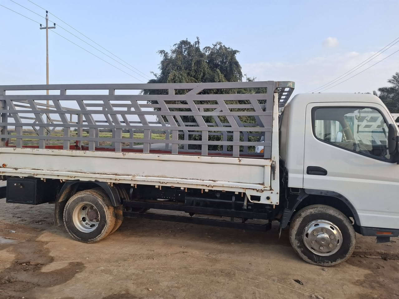 السلام عليكم 
كنتر للبيع المكان العماره موديل ١٦ رقم بغداد تحويل ثاني يوم بأسمي السنويه السياره كفالة عامه مامفتوح برغي كير محرك مكينه على وضع الشركه كهربائيات كلها شغاله طخم تاير برجستون 
السعر ١٩٠ ورقه وبيها مجال للإستفسار الاتصال على الرقم التالي ***********واتساب 
***********
