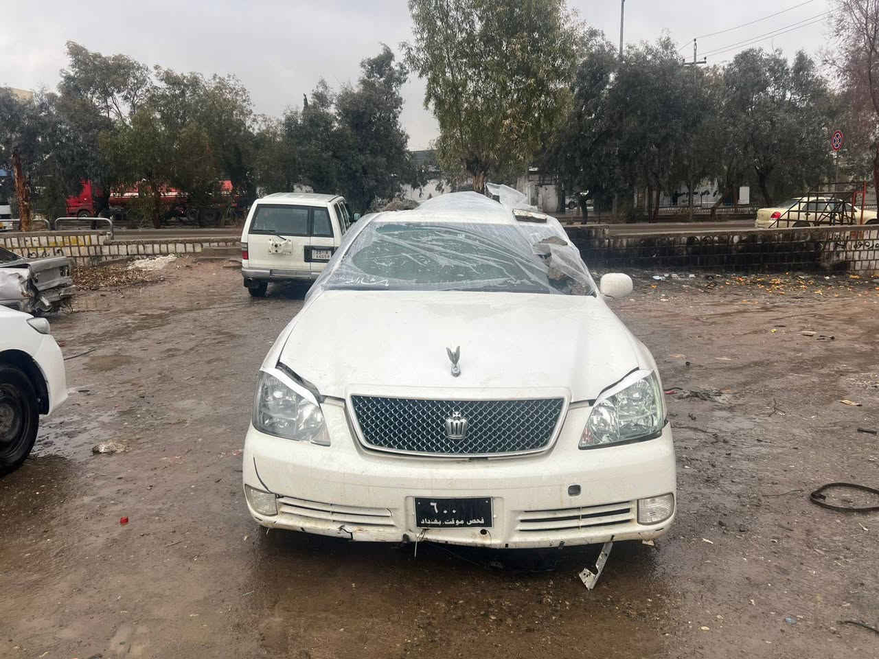 شاهنی براوەی 180 بجوک بەبجوک ناورەشی سی دووگمەی سپۆڕت سەیارەکەی پیشو دوای کەپسە بەس ئەودەرگرگەی لای سەکنی دەعامی کردوە  سعری 33 گڵاو مەعمەله
شۆن جەم جەماڵ 
***********
