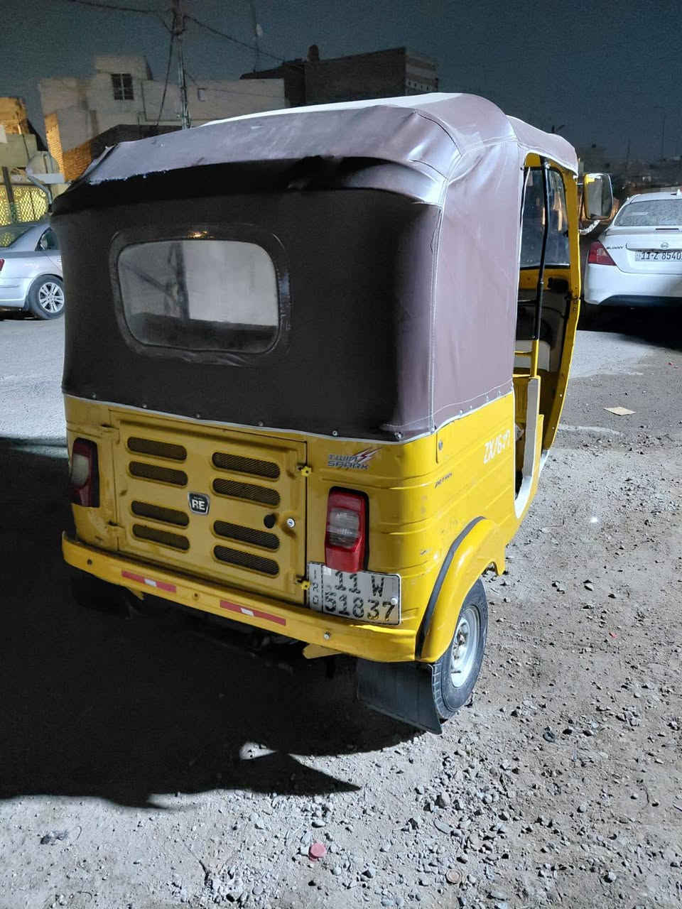 السلام عليكم تكتك للبيع موديل 2019 شهر 11 مكينة لا تنقيص ولا تبخير التكتك بأسمي اللأستفسار ***********
