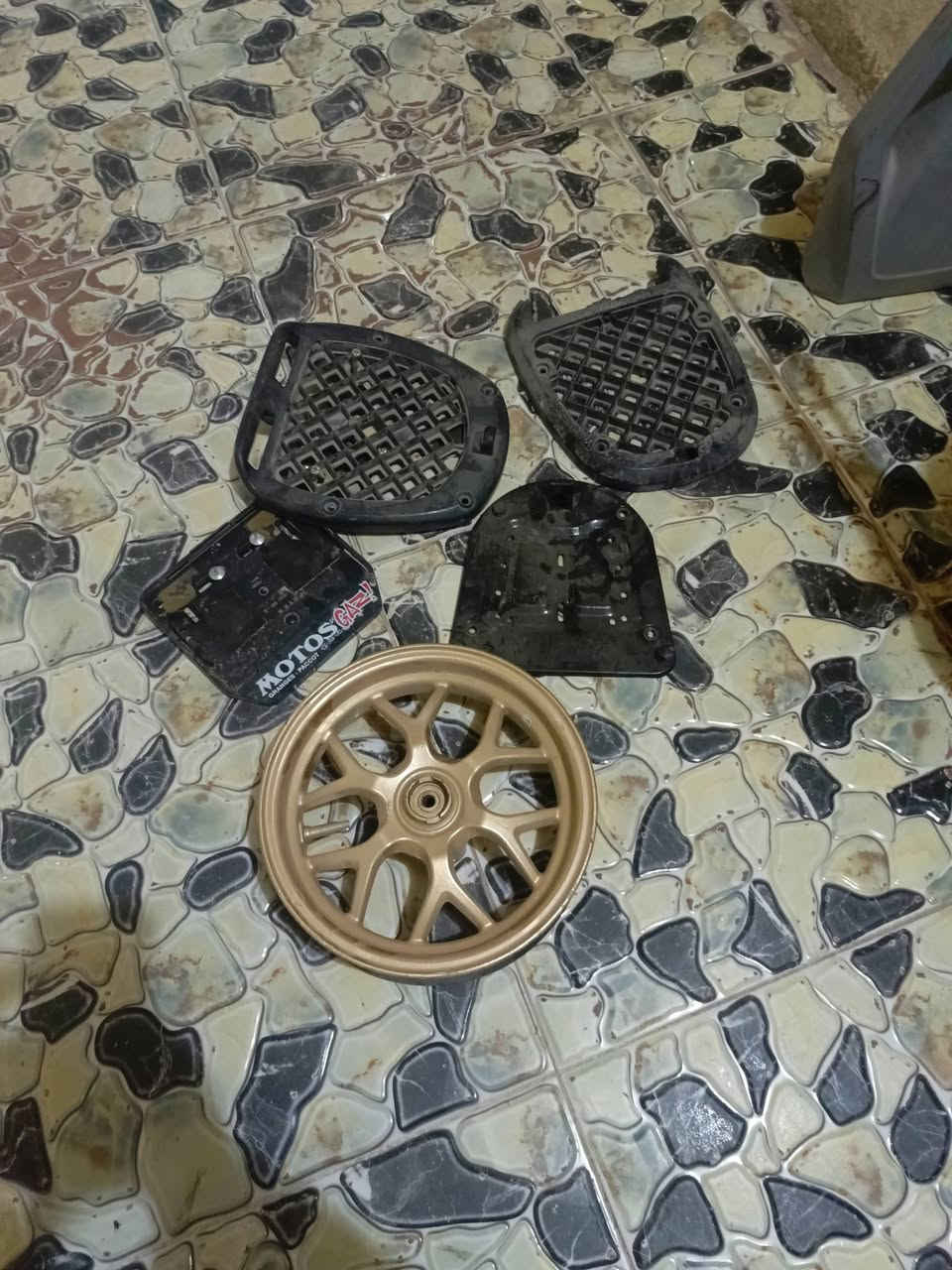 السلام عليكم غراض مال ماكس للبيع
كلجات امامي على 10 الف 
كلجات خلفي على 10 الف 
دبلات خلفيه البلادي ب 8 الف الرياضي ب12 الف
اشاير ابلاديه بيهن كسر كلش بسيط ما مأثر ب 5 الف مختم
تخم اشاير مال بوليسي ب 8 الف تفصيخ
صونده مال فج امامي ب 3 
سلف بلادي ب 5 الف افحص اله تاخذ
كفر مال كاسحه الواحد على 5 الف 
فج مال بريك امامي ب 5 الف 
ويل كب تك ب 10 الف 

مكاني ديالى بعقوبه الجديده الاتصال أو واتساب ***********
