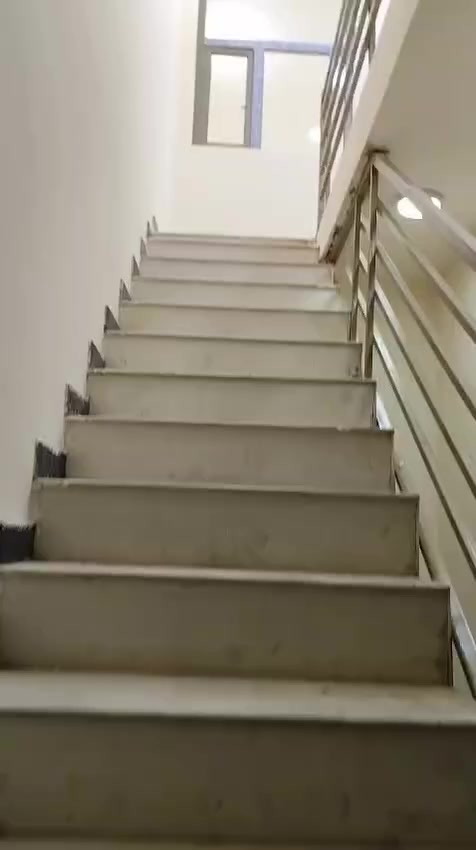 أيجار.    مساحة 150م
مشتمل طابق اول معزول
يحتوي على غرفتين نوم وصاله ومطبخ وحمامين 
***********
العامريه شارع المنظمة مربع الاقتصاديين
