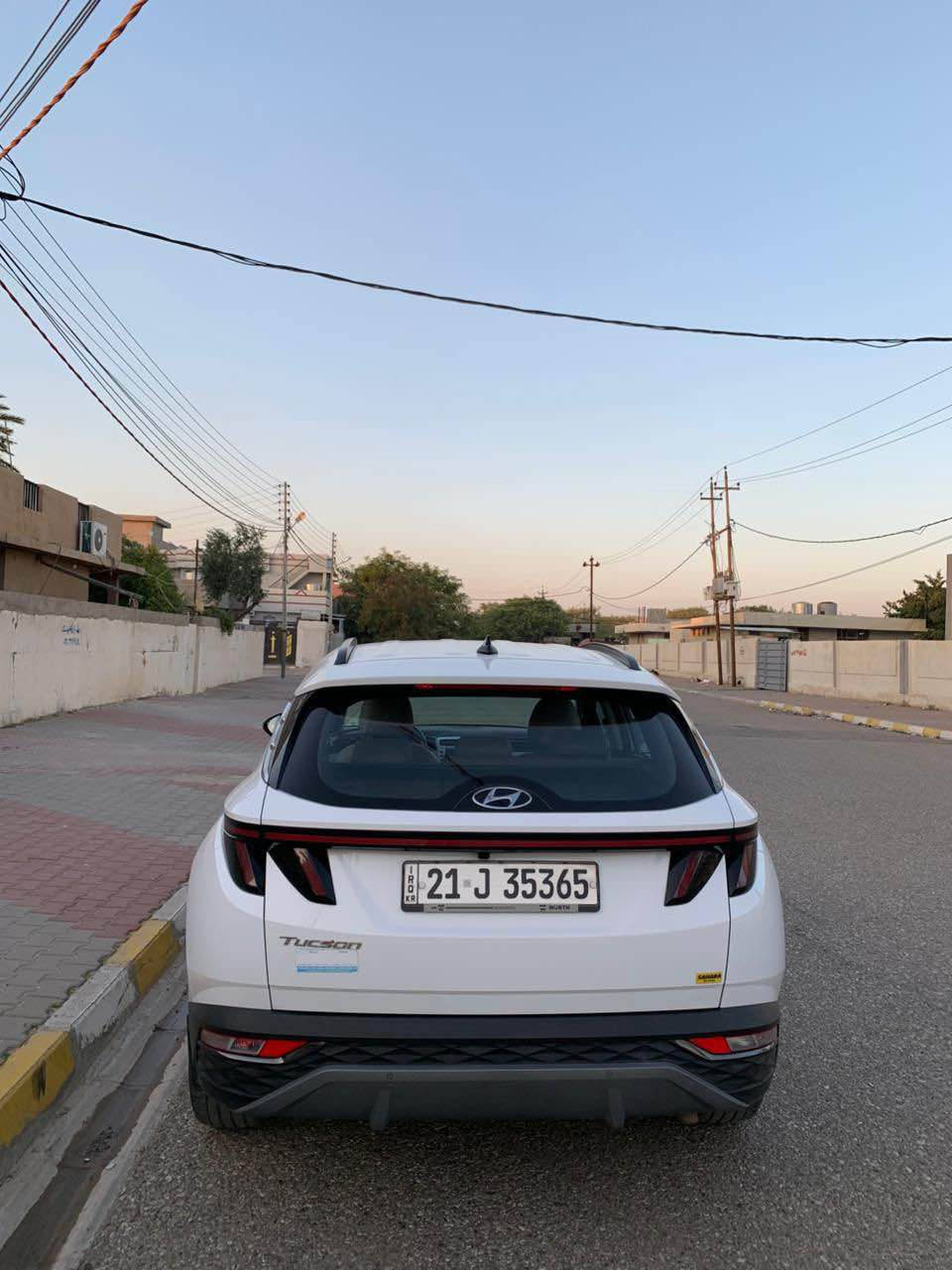 هونداي توسان   2023 خليجي 
ماشيه 83000  الف كم 
رقم سليمانيه   
 حجم المحرك 2.0L 
 مفتاح التشغيل بصمة 
 تشغيل عن بعد 
سايد بريك بصمه 
حساسات أمامية 
حساسات خلفية
لايت زينون + LED 
 كشافات ظباب
 بك لايت LED 
 دخول بصمة ذكي 
 ويل كب 18
 4 دسك
 حساسات ضغط الاطارات 
 اشارة في المرايا الجانبية 
 المرايا قابلة للطي كهرباء 
عدد AIR BAG 2
 هاند بريك بصمة 
 ا ABS 
 شاشة Apple Car play 
 كاميرا دوارة 
 مقود جلد حياكة 
 مثبت السرعة Cruise 
 ا Bluetooth / USB 
شاحن هاتف Wireless 
حركة المقاعد الأمامية كهرباء 
 قطعتين تبريد  
 أوضاع القيادة Drive Mode 
 ا ECO / NORMAL / SPORT 
 أوتو هولد Auto Hold  نظام توقف 
 نظام مانع الانزلاق 
 نظام نزول المنحدرات 
 بردات أبواب خلفية بلاديه 
الملاحظات :جزء صغير من الباب الخلفي جهة الراكب تصليح بارد  وحسب الظاهر بالصورة 
مكان السياره  كركوك
رقم الهاتف ***********
  . كركوك, العراق
