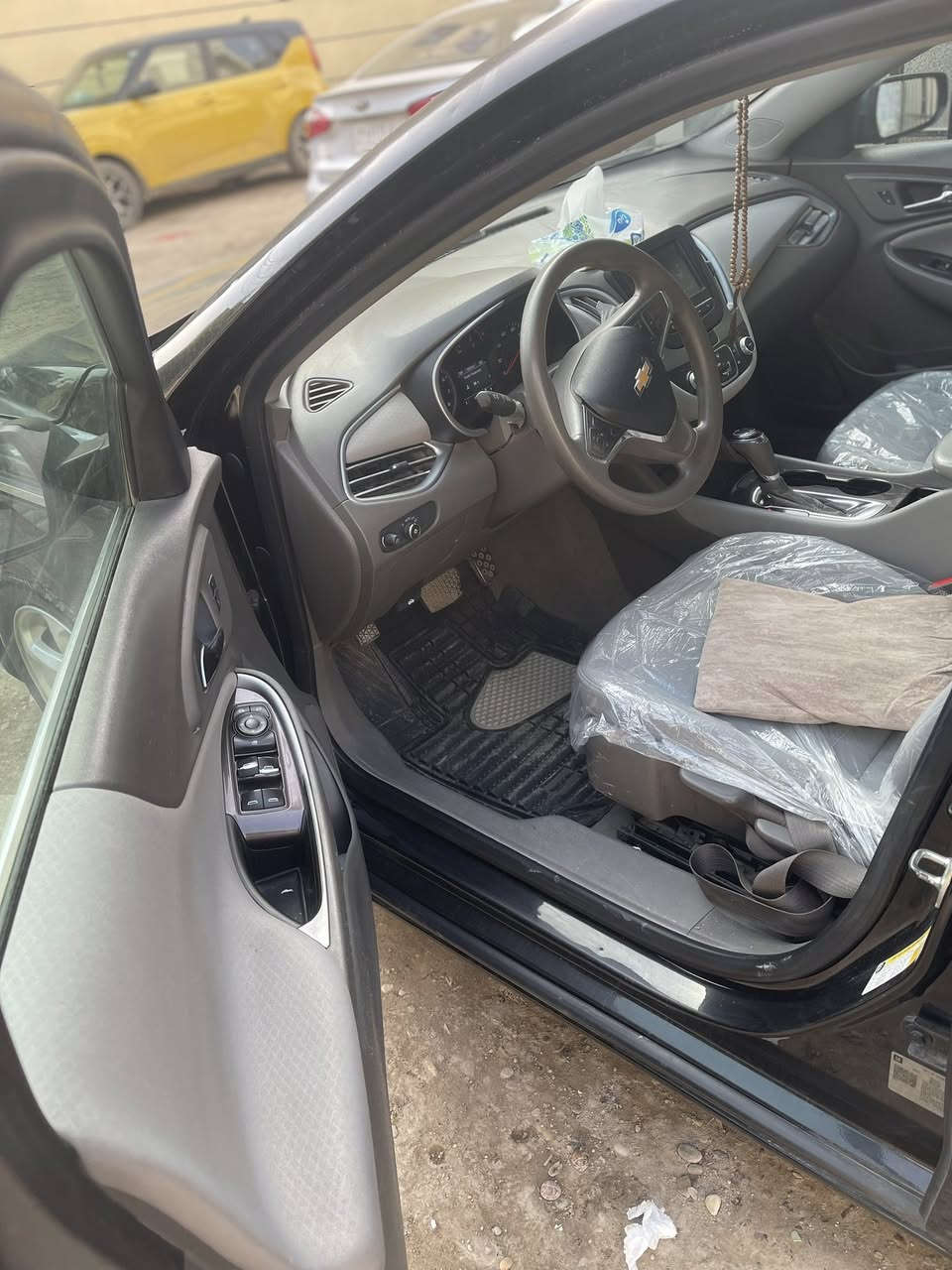 ماليبو 2018
الحادث والتقرير بالصور موجوده  فقط مبدل دعاميه وباقي التفاصيل مذكوره 
حير محرك تبريد كشر خير من الله 
ماشيه 133 كيلو 
السياره باسمي رقم بغداد 
مكاني الغزاليه ***********
السعر 98$
