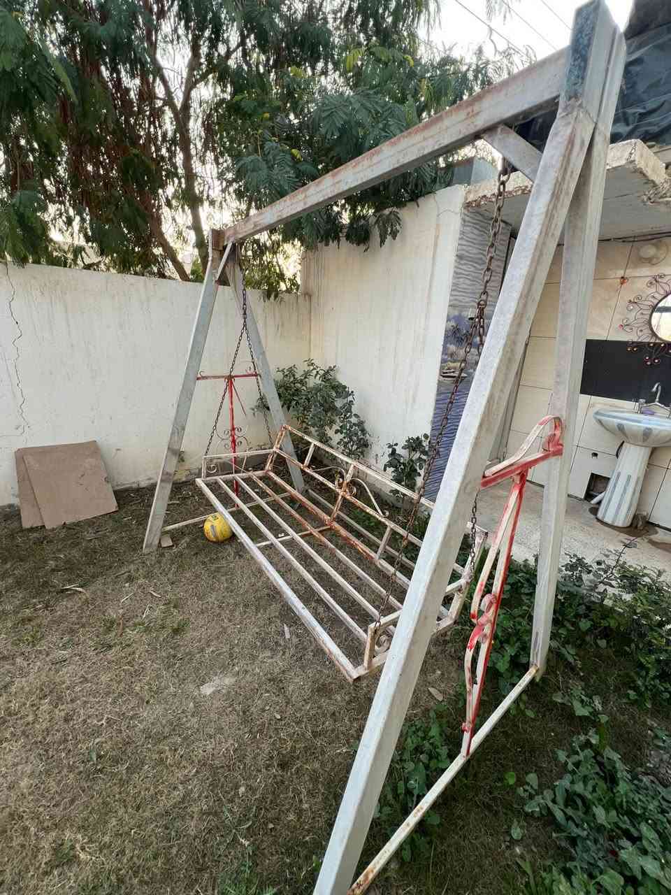 السلام عليكم مرجوحه للبيع نضيفه مثل ما موضحه بالصور سعرها 140 الف وبيها مجال للأتصال ‭0772 832 4160‬
